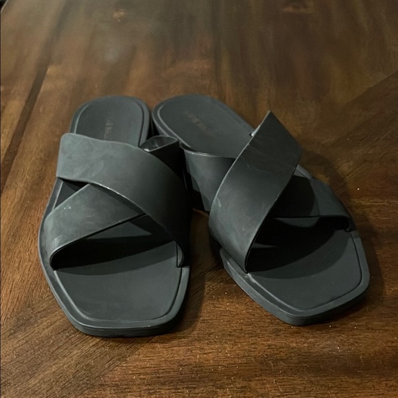 Steve Madden Horizons Black Sandals - Picture 1 of 7